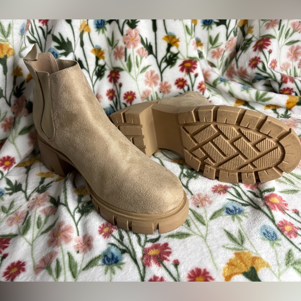Soda Chunky Chelsea Ankle Boots in Light Brown - Picture 3 of 4